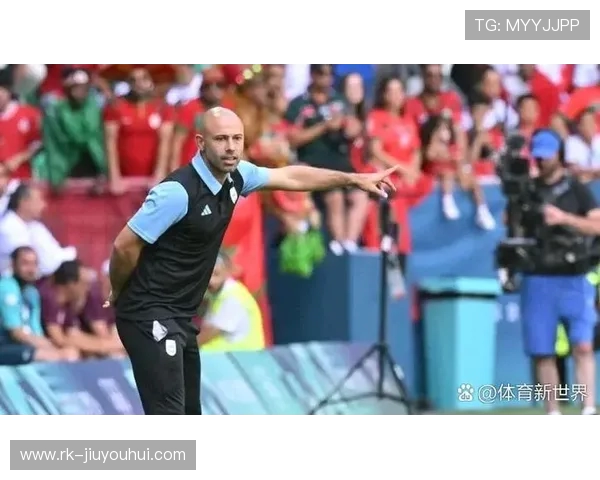 全面解析足球比赛中常见犯规类型与裁判判罚依据图解